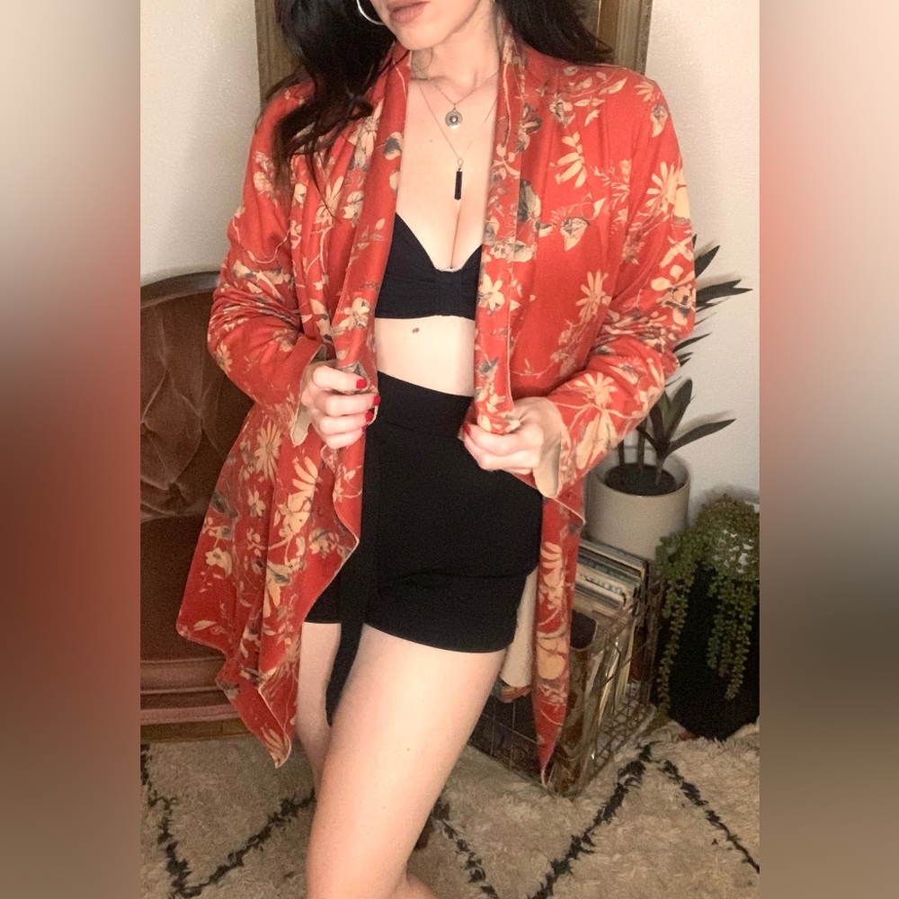 Solitaire Red Floral Faux Suede Kimono - Picture 7 of 14